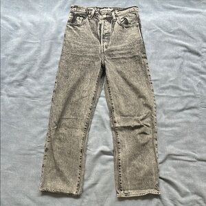 Levi's Straight Leg Jeans in Washed Gray